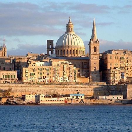 Idyllic Apartment Steps From The Promenade Sliema Exteriör bild