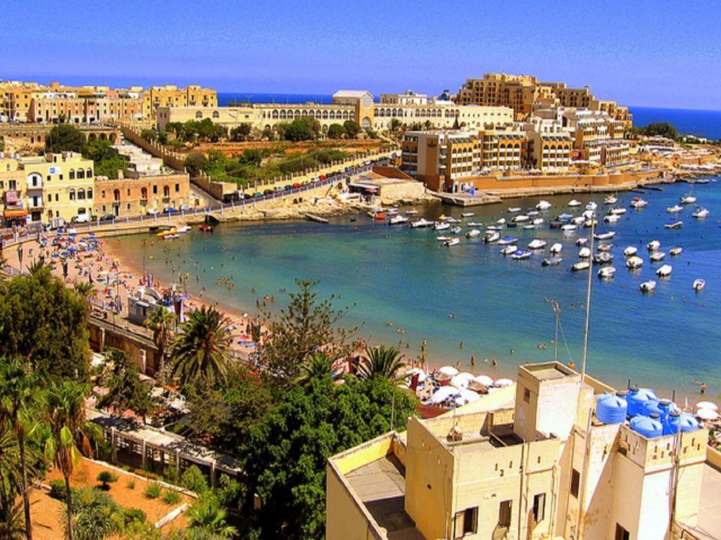 Idyllic Apartment Steps From The Promenade Sliema Exteriör bild