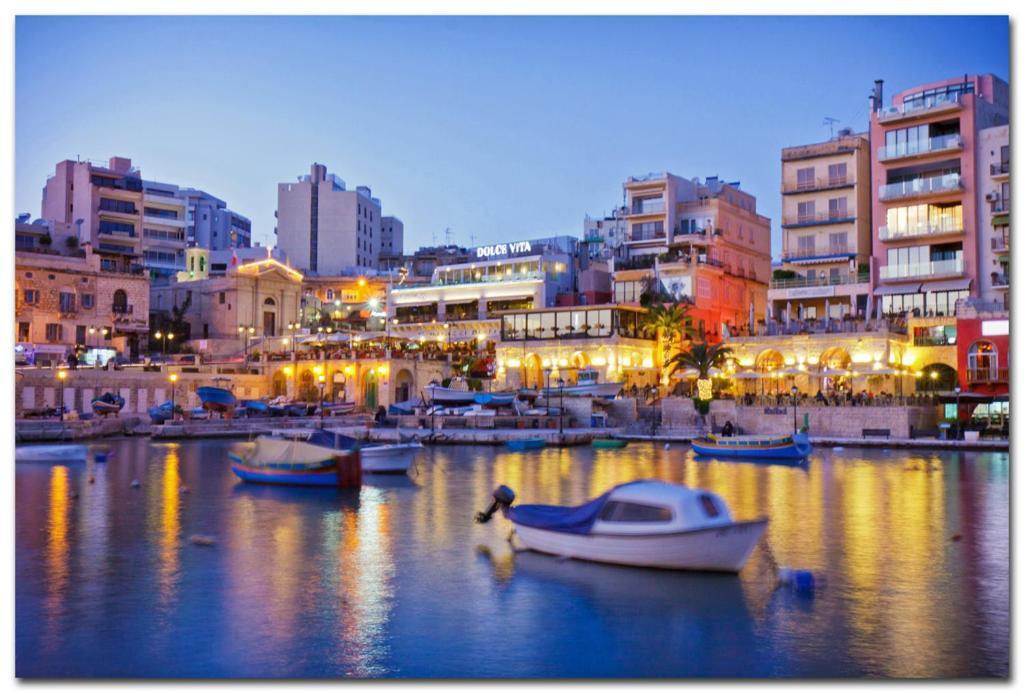 Idyllic Apartment Steps From The Promenade Sliema Exteriör bild